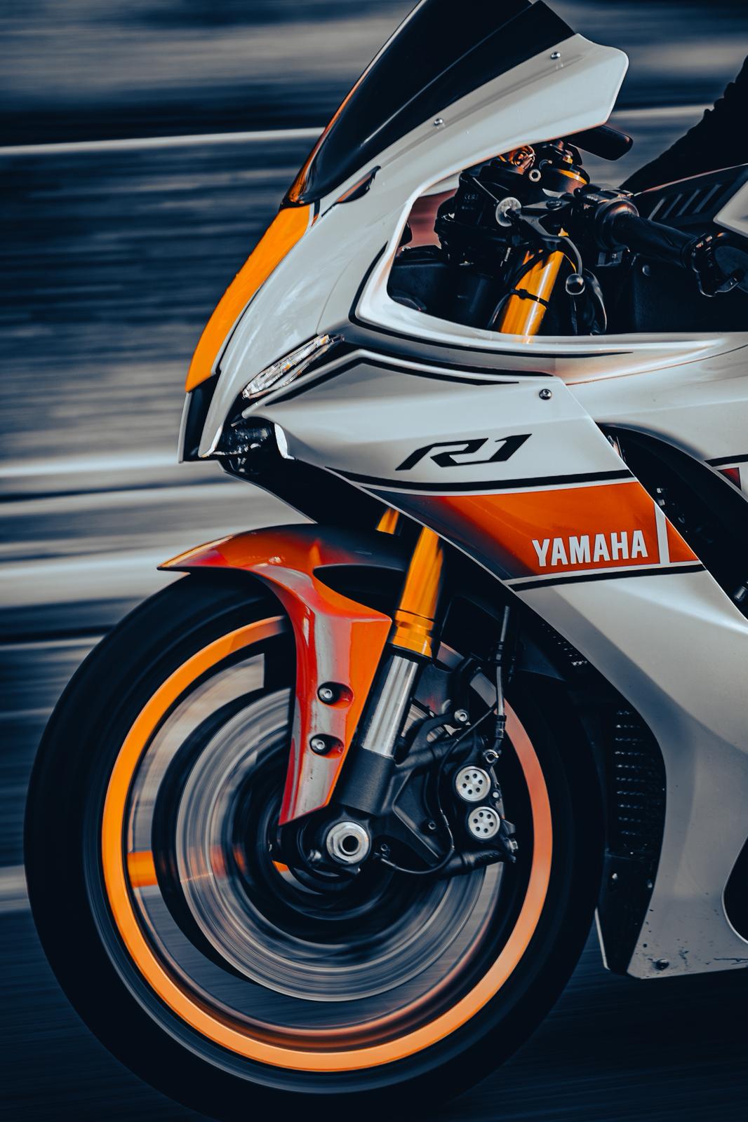 Motos