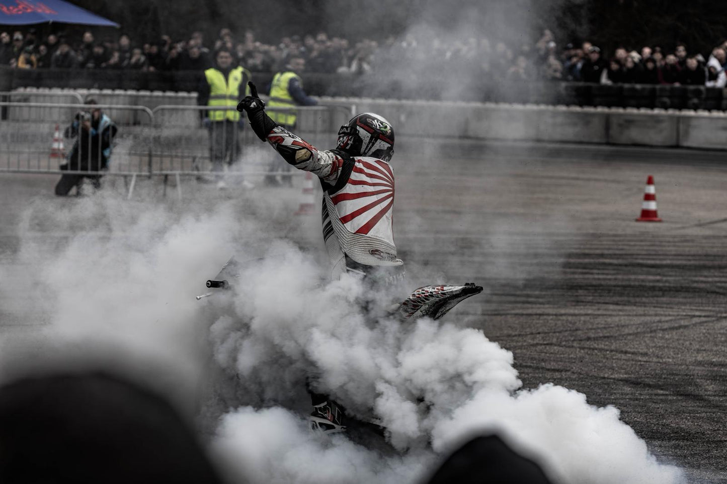 Motos